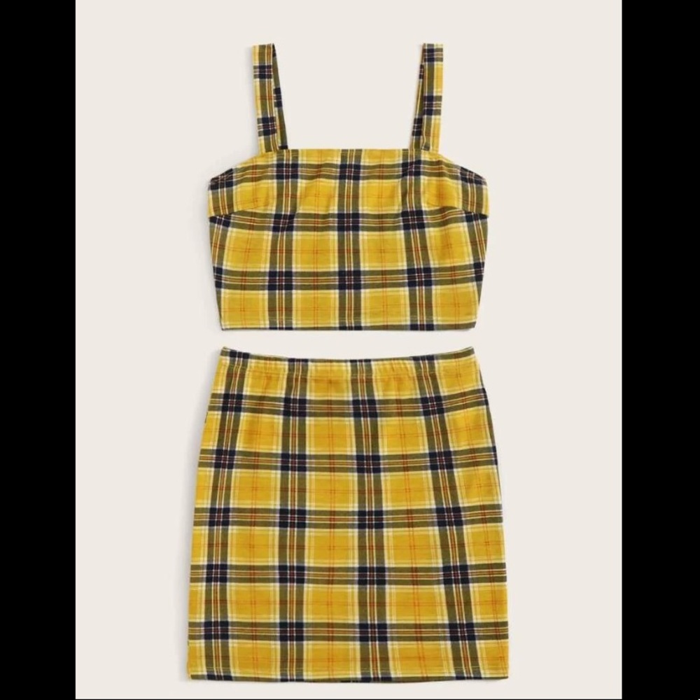A plaid cropped Cami top and mini skirt set ! ❤️